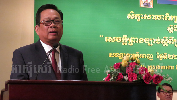អ្នកគាំទ្រ​បក្ស​ប្រឆាំង​​រិះគន់​ថា ក្រសួង​ការងារ​ ដែល​​ឲ្យ​កម្មករ​ឈប់ ៣ថ្ងៃ​ទៅ​បោះឆ្នោត​ខាង​មុខ ជា​រឿង​ចម្លែក​